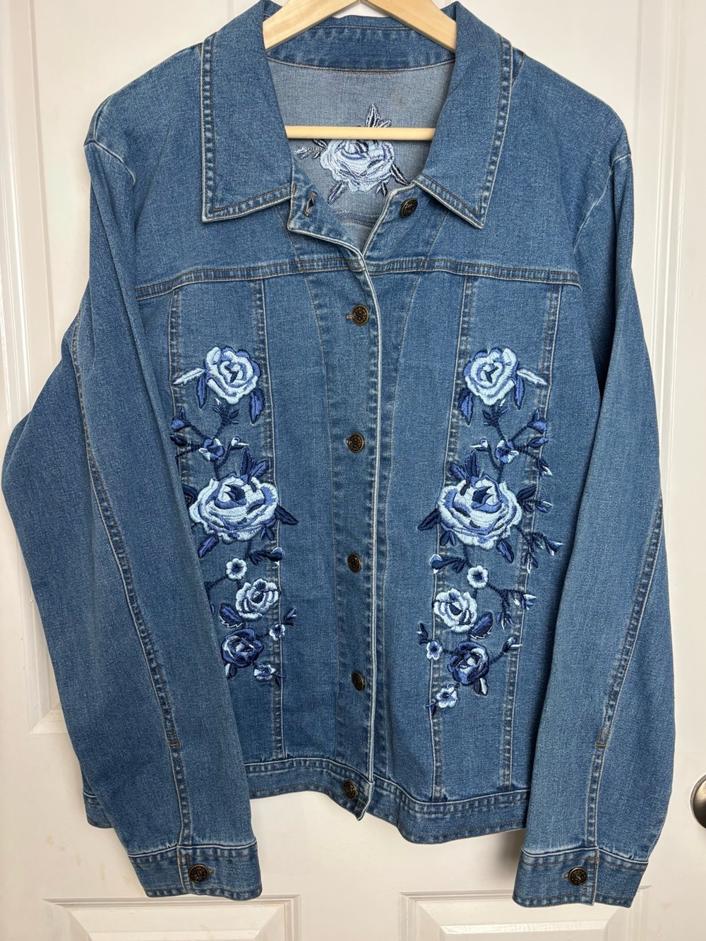 Embroidered Rose Blue Denim Jean Jacket Women’s Size 12 Boho Cottagecore Classic